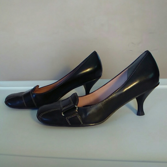 nine west black kitten heels
